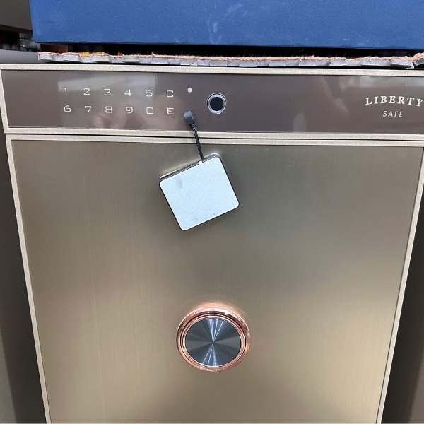 Cách sử dụng hộp tiếp PIN két sắt cho két sắt Liberty LBS7