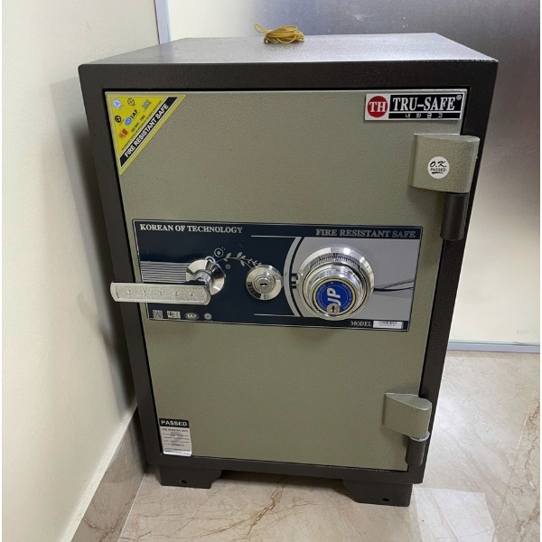 Thực tế bán giao két sắt chống cháy khóa cơ C100DM cho gia đình văn phòng