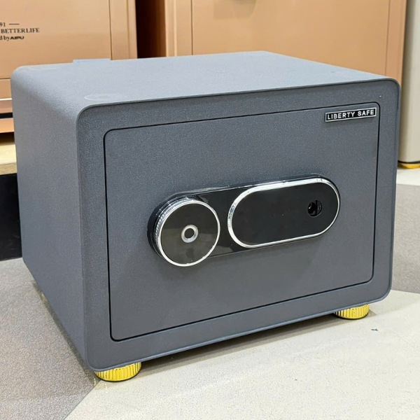 Két sắt Liberty LB30S có tính năng mở vân tay kết hợp với mã số