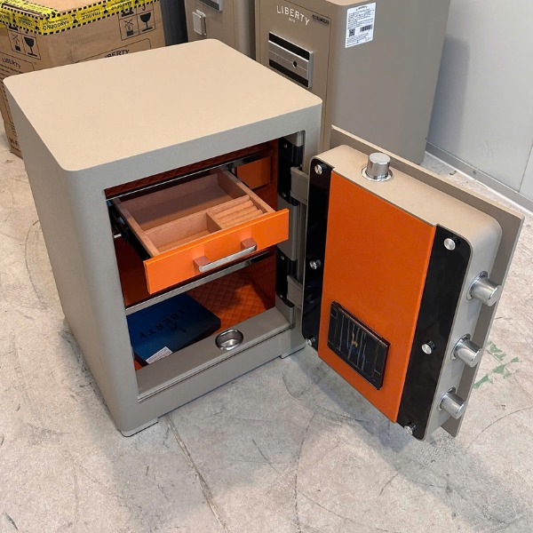 Két sắt Liberty LB58PR màu be gold van tay kết nối điện thoại