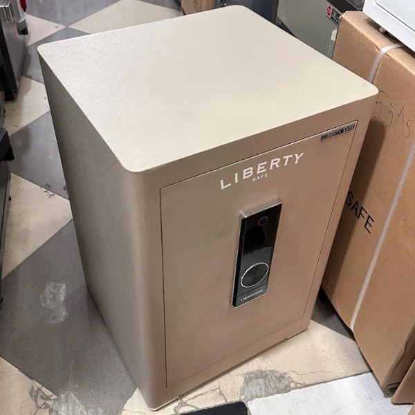 Két sắt Liberty LB58PR màu be gold van tay kết nối điện thoại