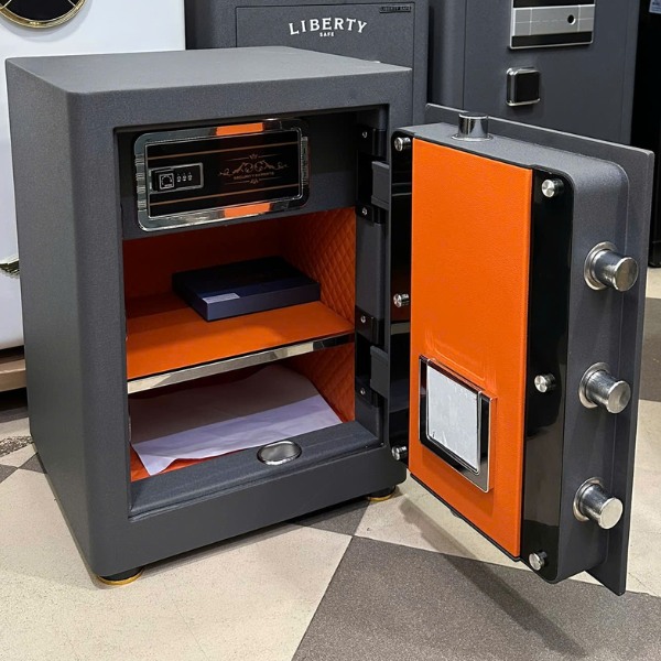 Hình ảnh thực tế tại cửa hàng két sắt thông minh Liberty LB58S vân tay điện tử