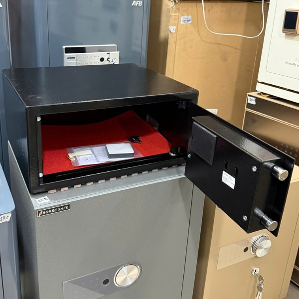 Hình ảnh Két sắt mini vân tay điện tử BG200LT bắt vít vào tủ2