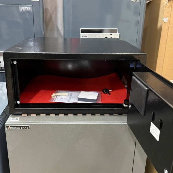 Hình ảnh Két sắt mini vân tay điện tử BG200LT bắt vít vào tủ1