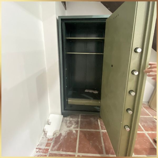 Nội thất rộng, bền, dễ sử dụng, chống cháy chống trộm tốt là ưu thế của két sắt ngân hàng BEMC K370 NHA1