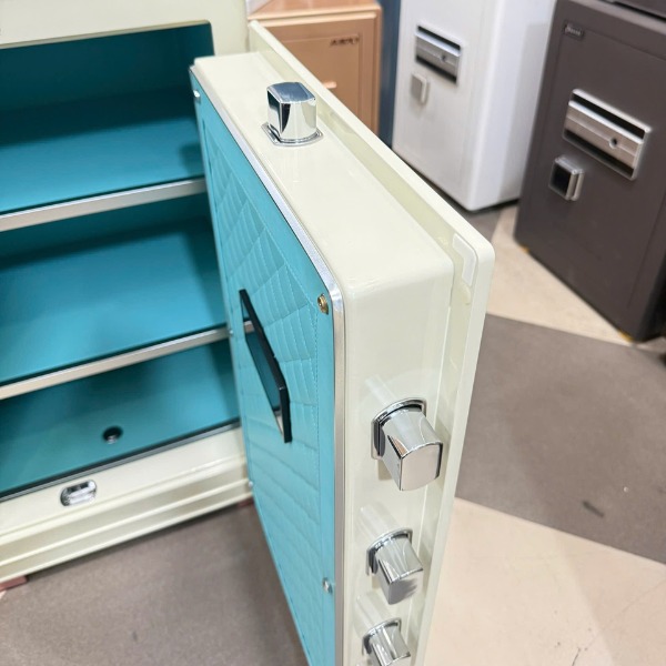 Két sắt nhập khẩu AIPU XC80 thép đúc nguyên tấm cánh dày 10ly, thân dày 6ly, chốt inox 40mm