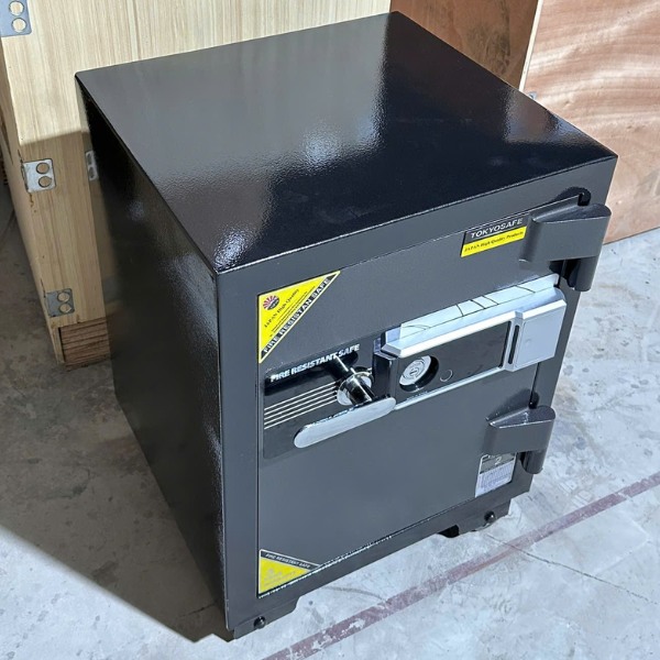 Hình ảnh Két sắt TOKYO TKO63FE vân tay điện tử Tài lộc3