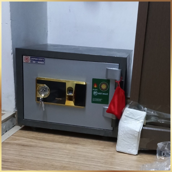 Hình ảnh thực tế lắp đặt két sắt Việt Nhật VN22VT tại nhà khách hàng