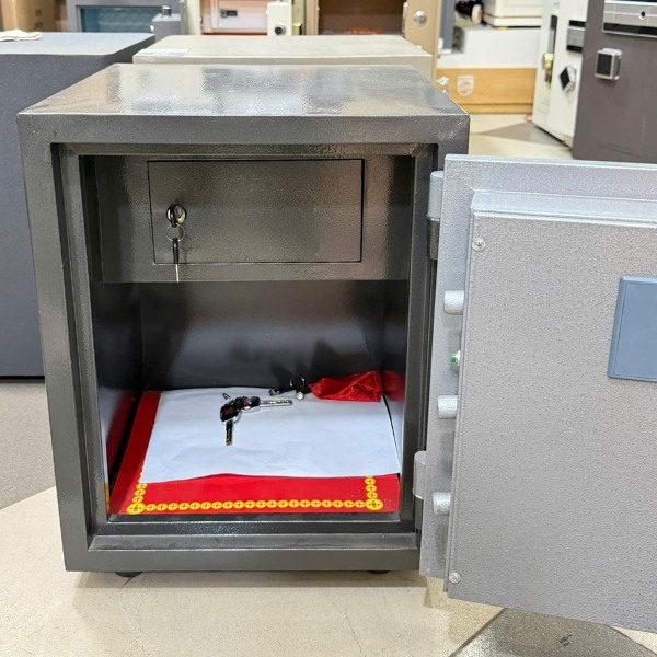 Hình ảnh Két sắt vân tay Việt Nhật VN33VT chống cháy cao cấp3