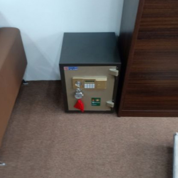Lắp đặt và bàn giao két sắt Việt Nhật VN40DT điện tử tại nhà khách hàng