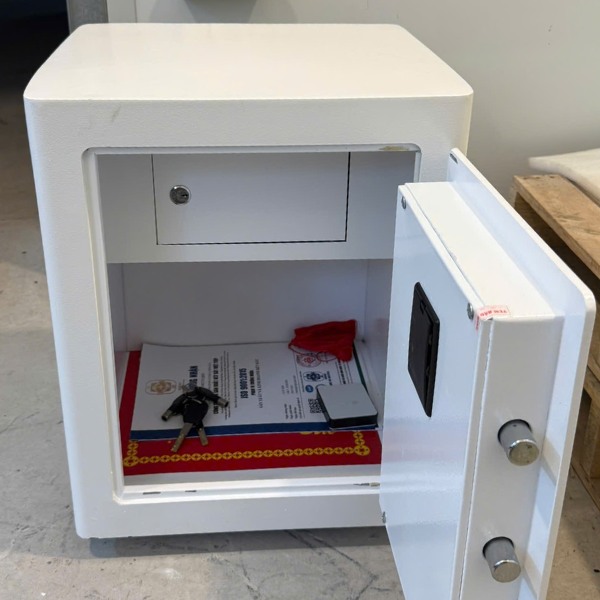 Két sắt Siêu cường Việt Tiệp KSC50FE vân tay điện tử màu đen, trắng