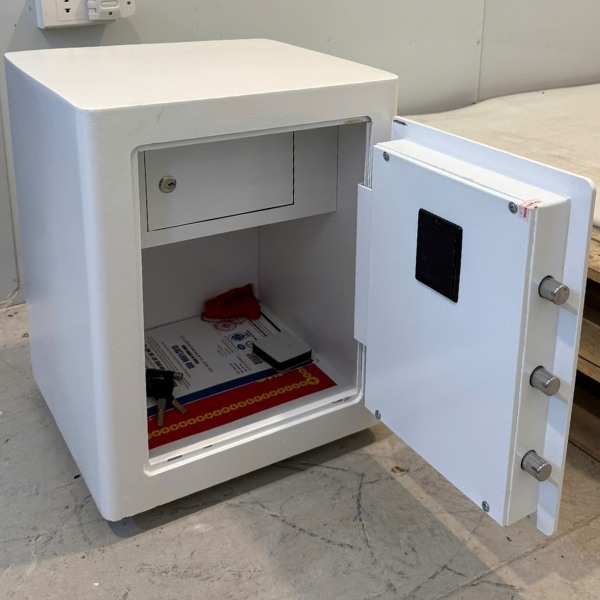 Hình ảnh Két sắt Siêu cường Việt Tiệp KSC50FE vân tay điện tử màu đen, trắng2