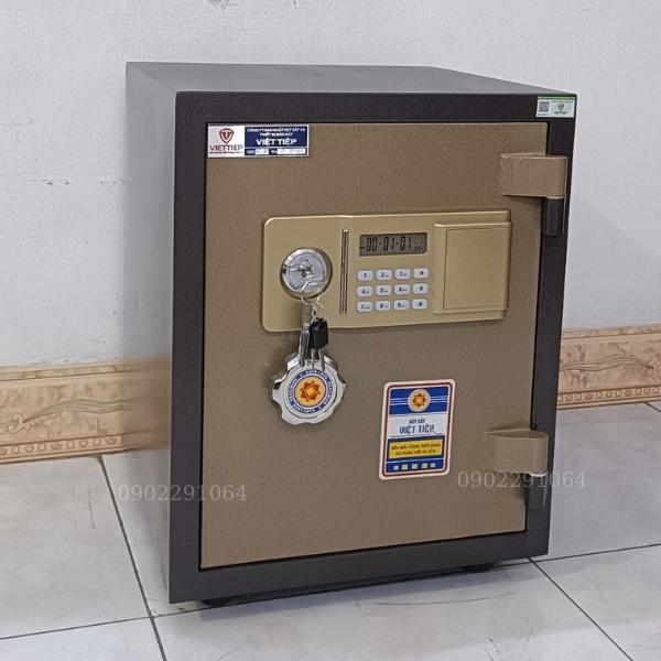Bàn giao két sắt Việt TIệp KW50E điện tử màu nâu tại nhà