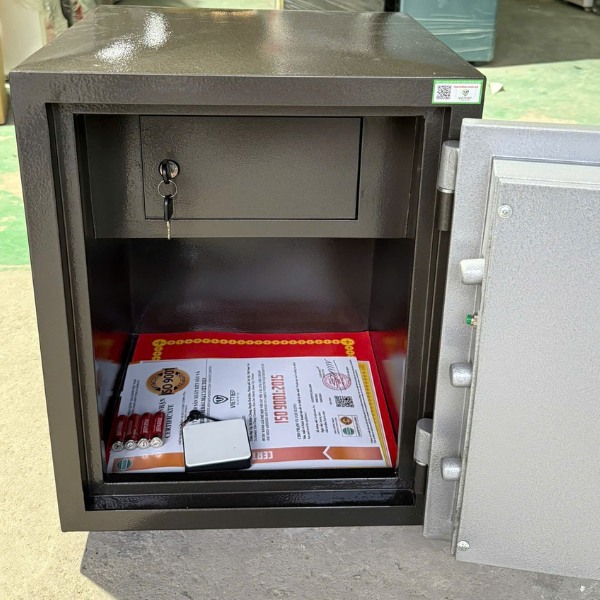 Két sắt Việt tiệp KW58E điện tử có nội thất rộng 3 ngăn