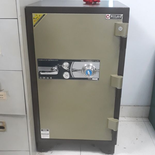 Hình ảnh thực tế lắp đặt két sắt welko KCC200DM cơ đổi mã tại nhà khách hàng