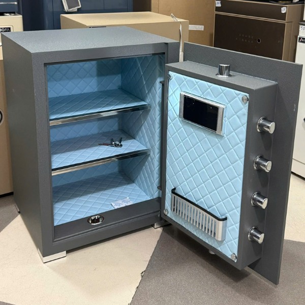 Két sắt Bokee Xuân Hòa BK60H có nội thất màu xanh 3 ngăn