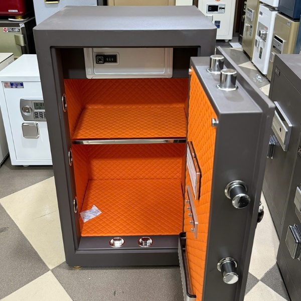 Két sắt Xuân Hòa BK80FI màu nâu làm bằng thép đúc có chống cháy có báo động