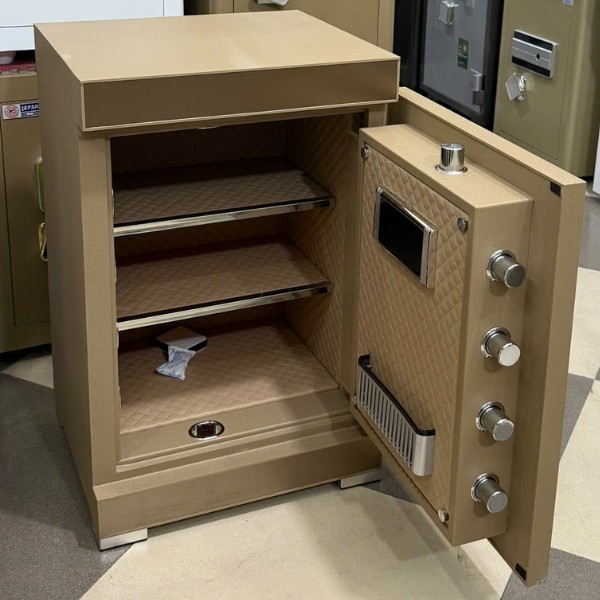 Nội thất két sắt xuân hòa Bokee BK68H rộng chia làm 3 ngăn + 1 ngăn hầm bên dưới